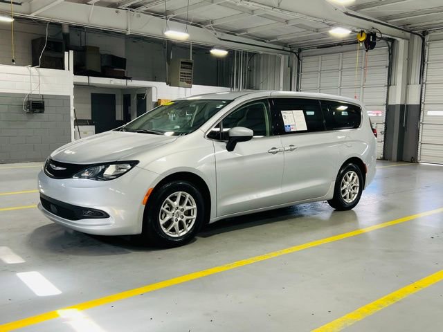Used 2023 Chrysler Voyager LX image 15