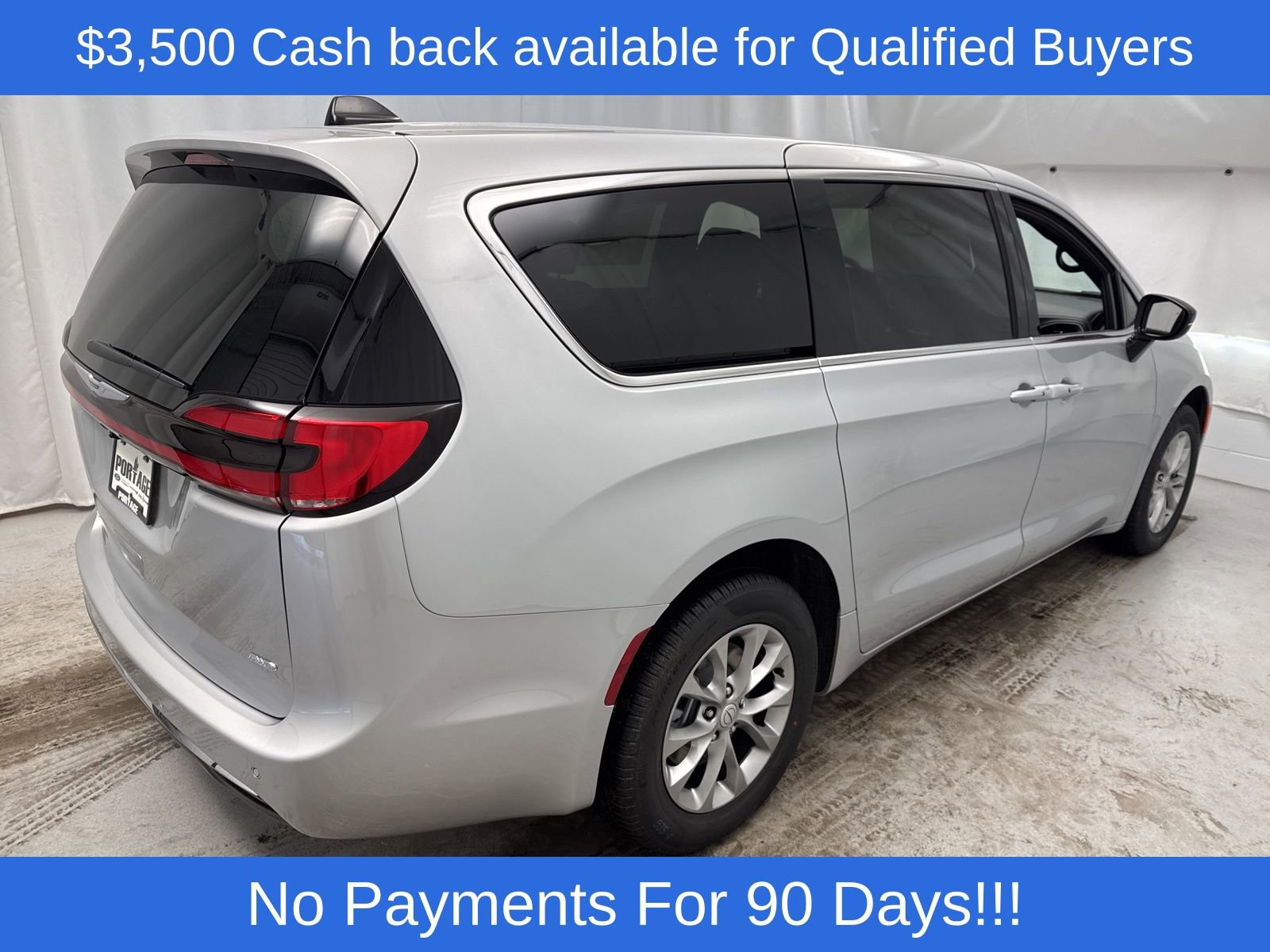 New 2026 Chrysler Pacifica Select image 3