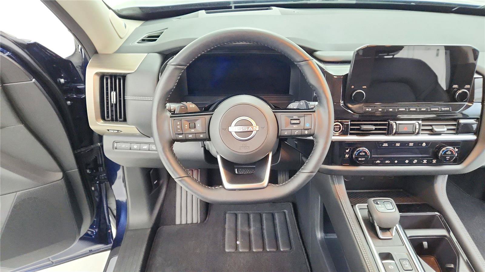 Used 2024 Nissan Pathfinder Platinum w/ Cargo Package FWD image 13