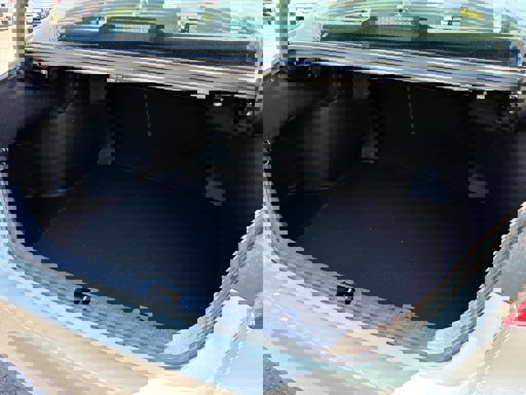 Used 2021 Toyota Camry XLE FWD image 30