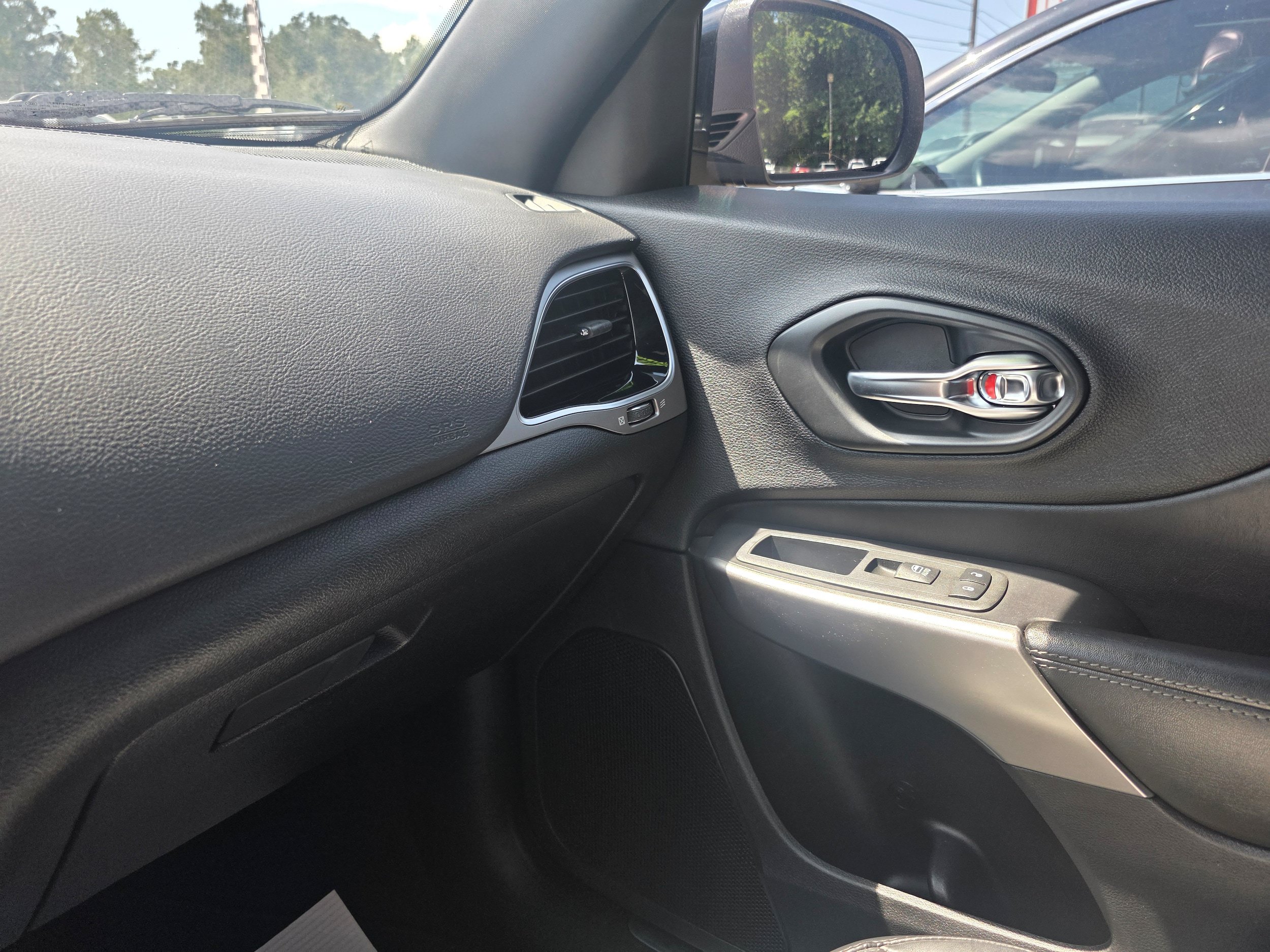 Used 2020 Jeep Cherokee High Altitude AWD/4WD image 16