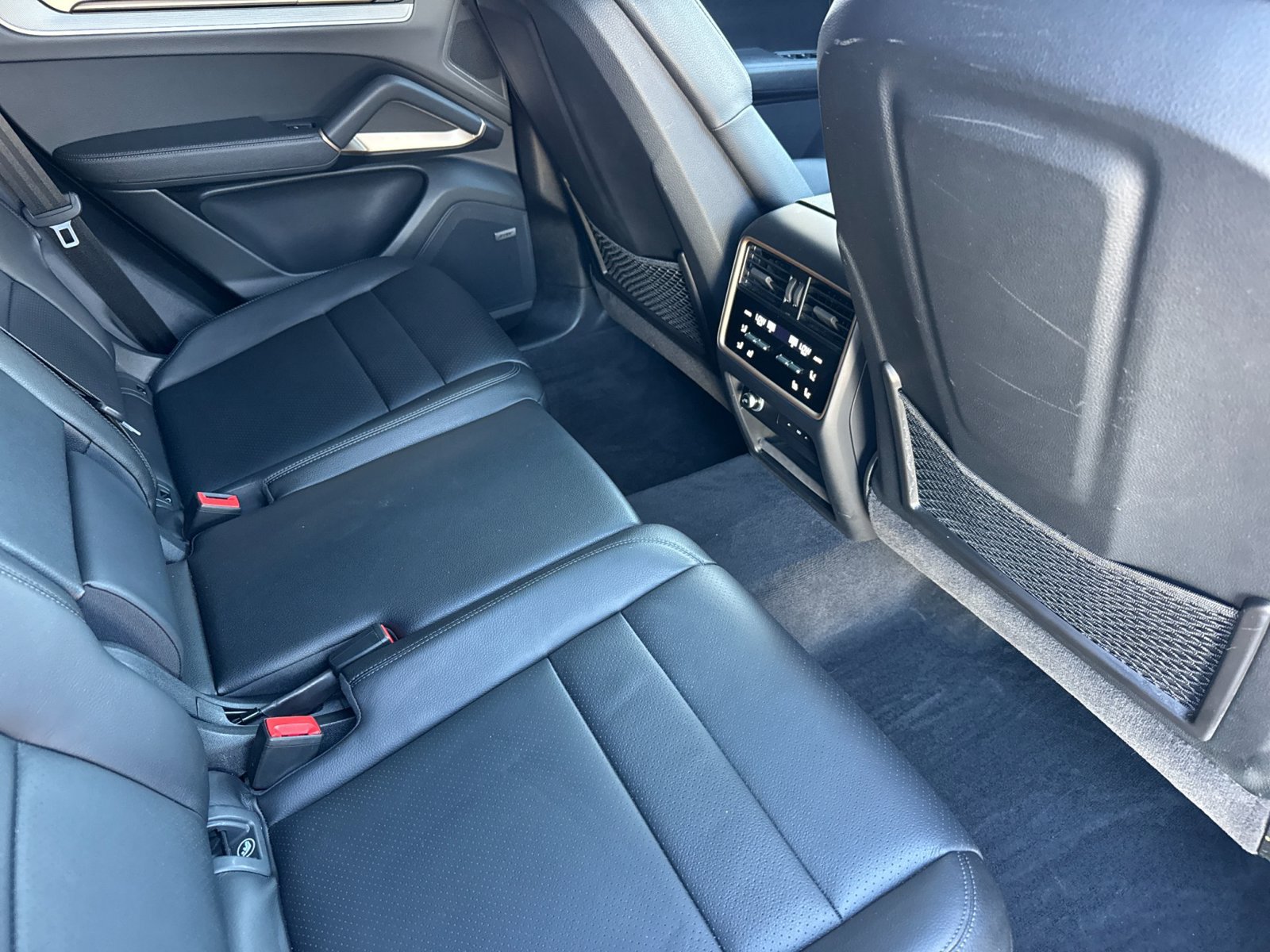 Certified 2024 Porsche Cayenne AWD/4WD image 26