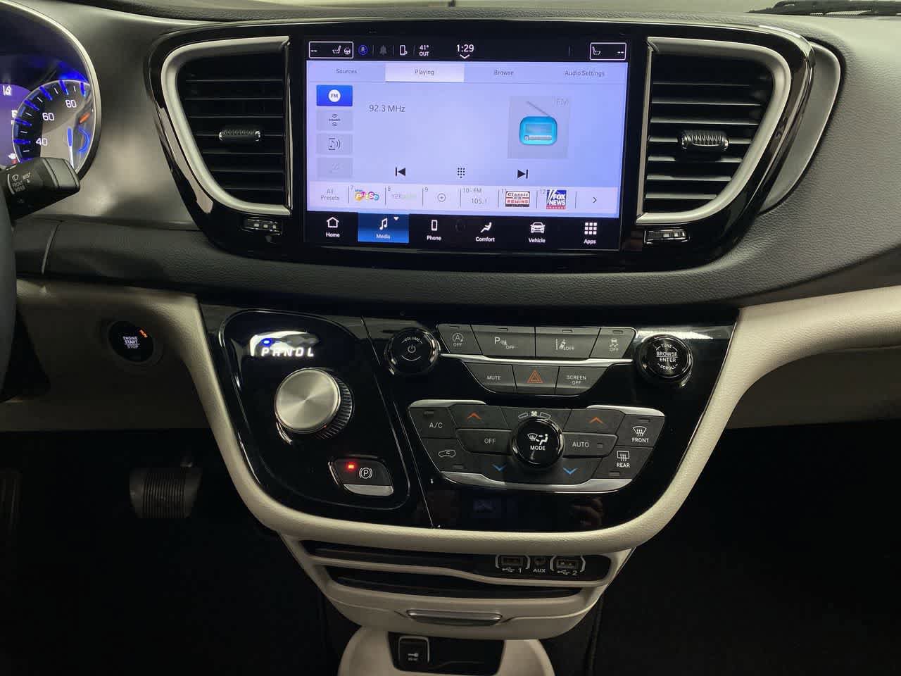 Used 2024 Chrysler Pacifica Touring-L FWD image 24