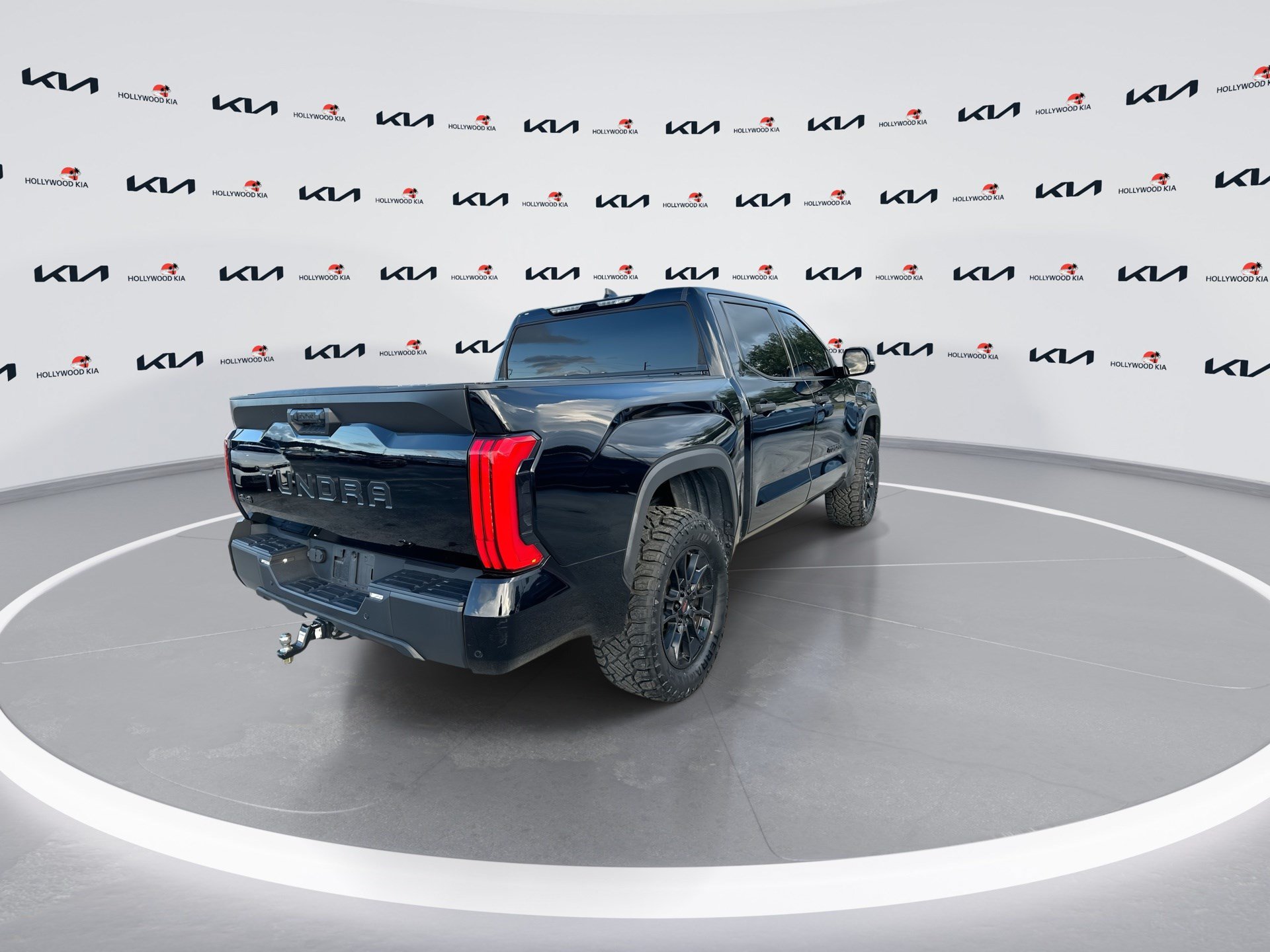 Used 2023 Toyota Tundra SR5 w/ SR5 Convenience Package AWD/4WD image 8