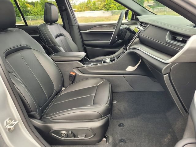 New 2025 Jeep Grand Cherokee Limited w/ Luxury Tech Group II image 17