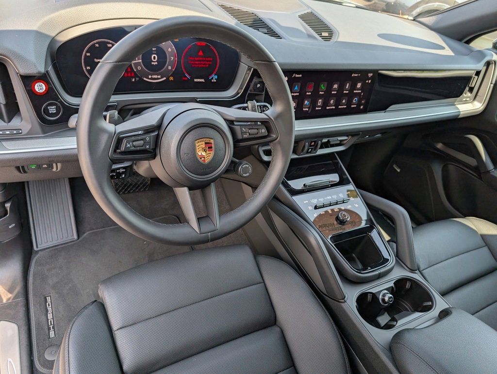 Certified 2025 Porsche Cayenne image 4