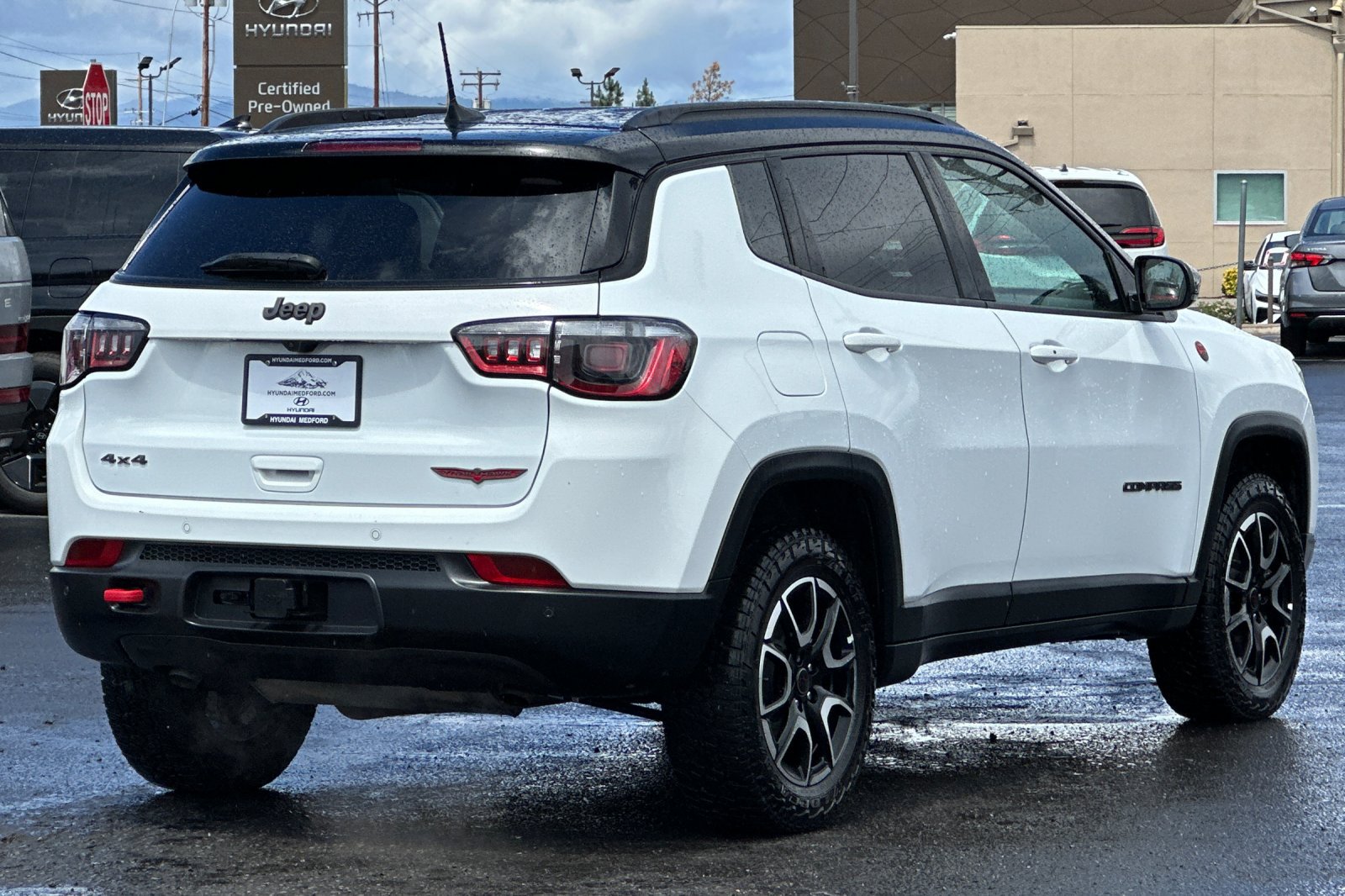 Used 2025 Jeep Compass Trailhawk w/ Trailer Tow Group AWD/4WD image 4