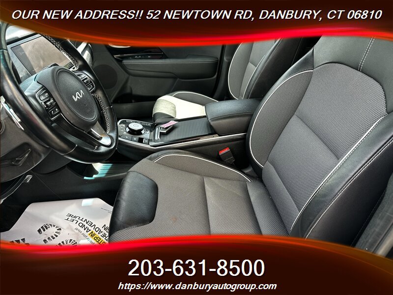 Used 2022 Kia Niro EX w/ Cold Weather Package FWD image 8