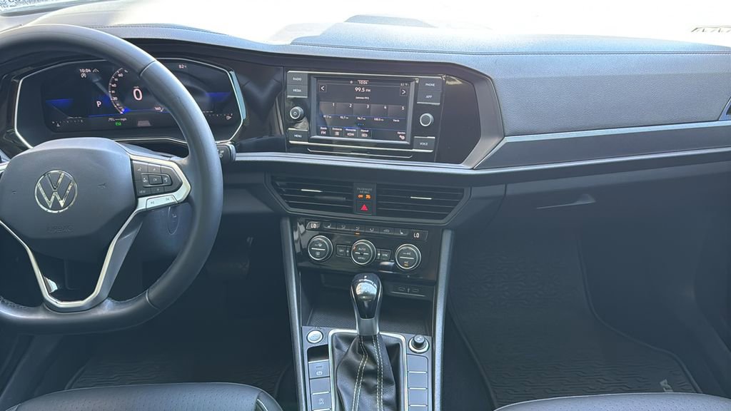 Used 2023 Volkswagen Jetta SE FWD image 9