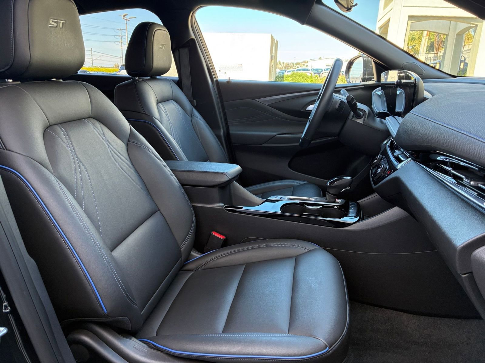 Used 2025 Buick Envista Sport Touring image 35