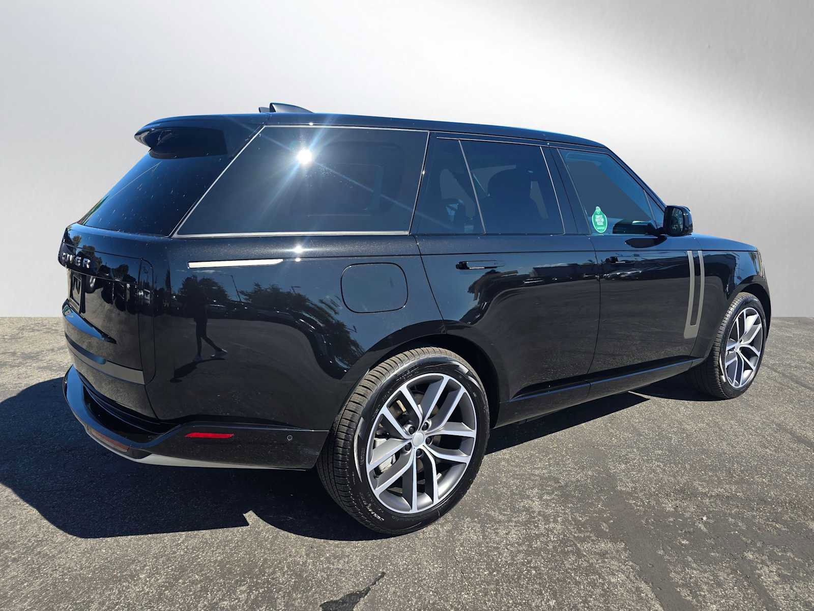 New 2025 Land Rover Range Rover SE image 3