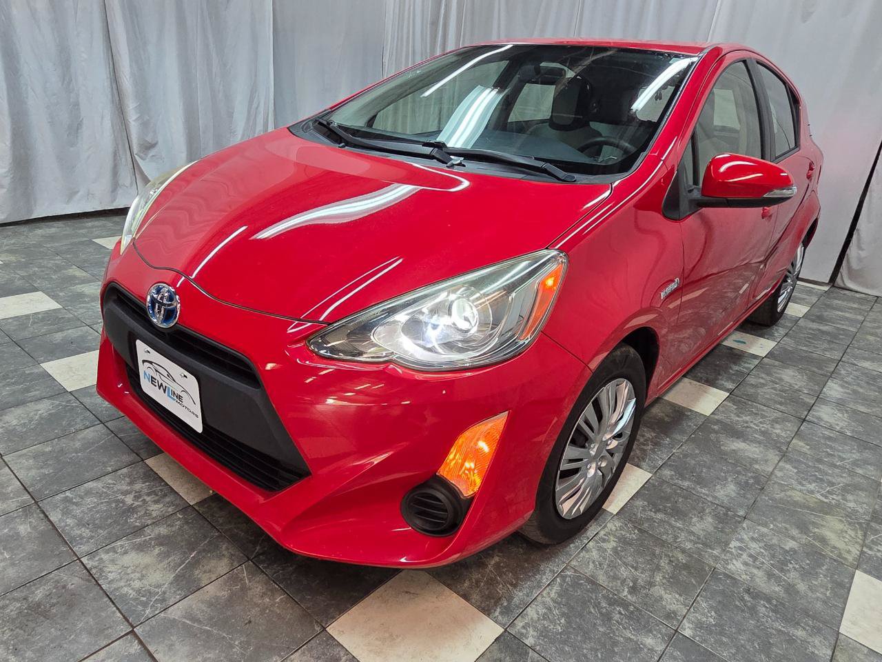 Used 2015 Toyota Prius C One FWD image 2
