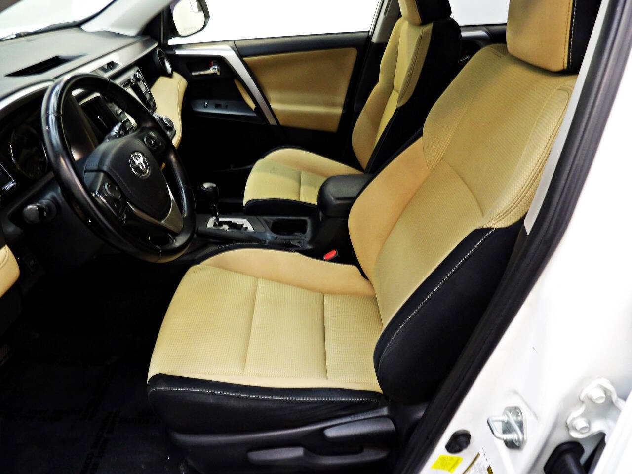 Used 2016 Toyota RAV4 XLE AWD/4WD image 8