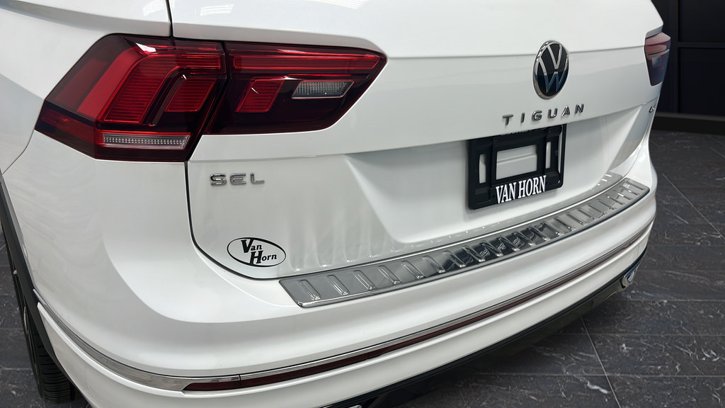 Used 2024 Volkswagen Tiguan SEL R-Line AWD/4WD image 39