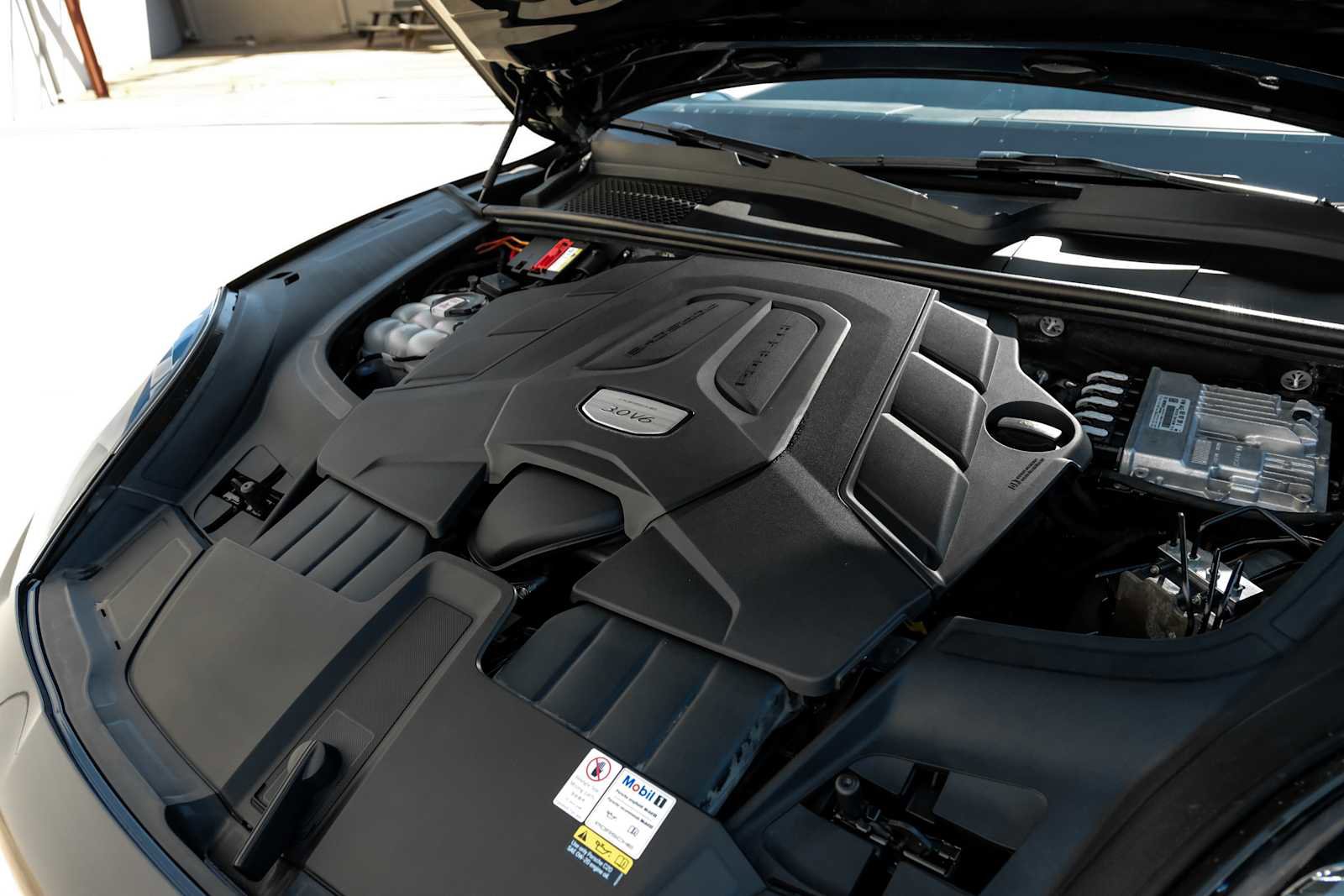 Used 2022 Porsche Cayenne image 53