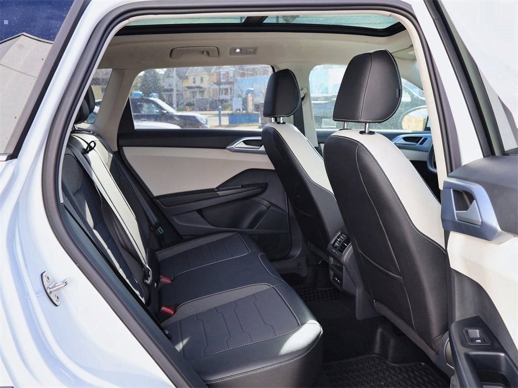 New 2026 Volkswagen Taos SE FWD image 28