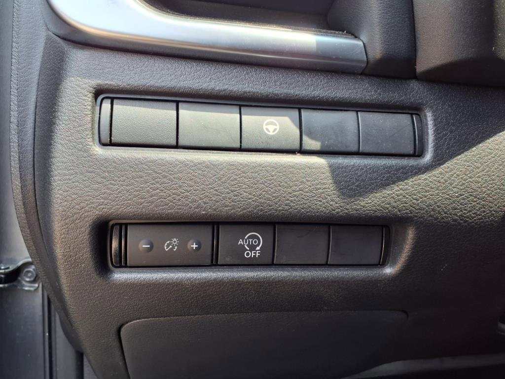 Used 2023 Nissan Rogue SV image 19