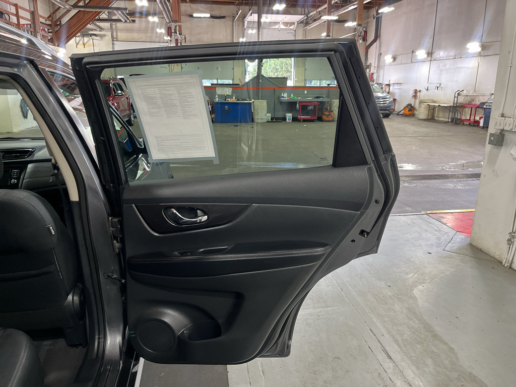 Used 2018 Nissan Rogue S AWD/4WD image 30
