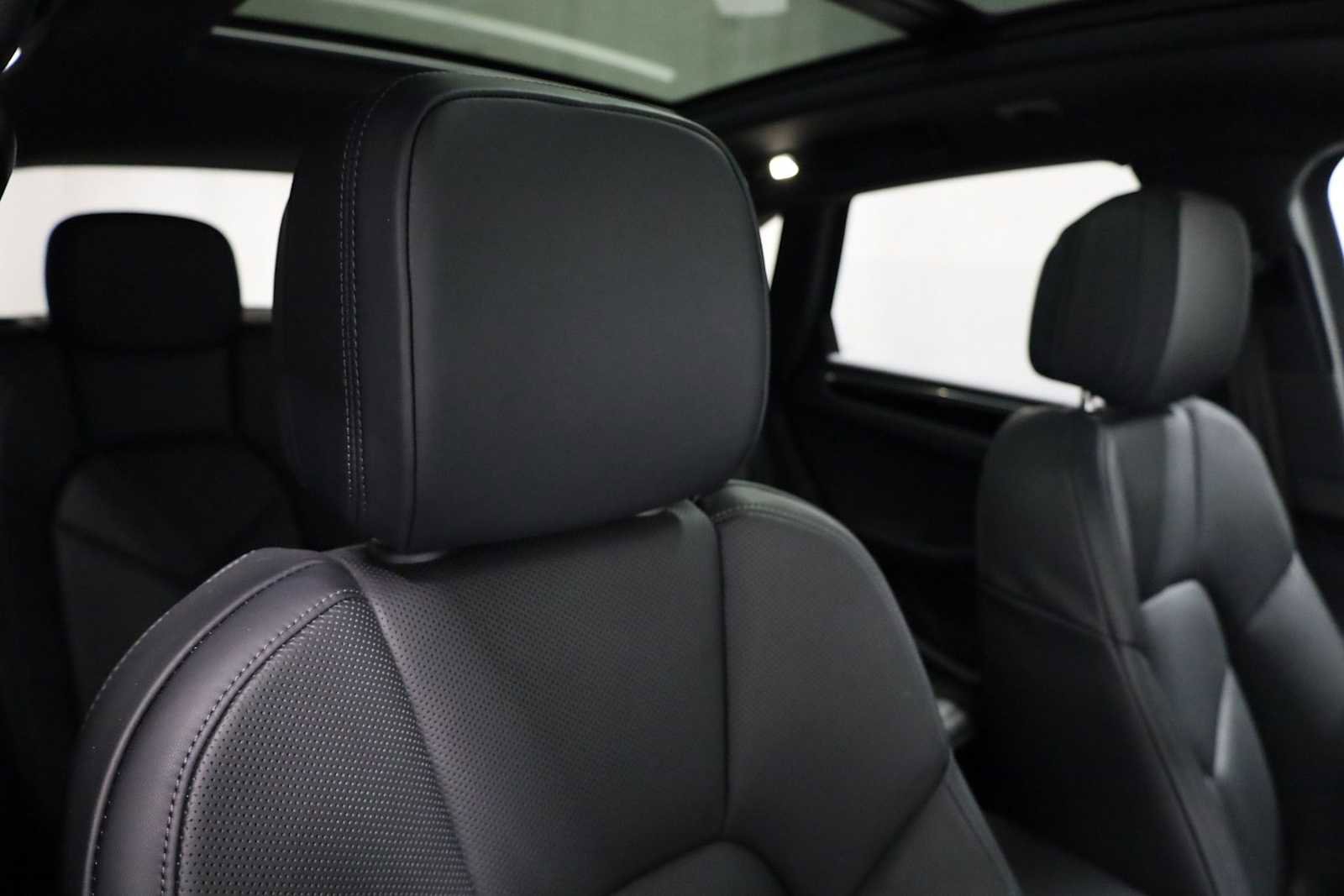 Certified 2025 Porsche Macan image 22