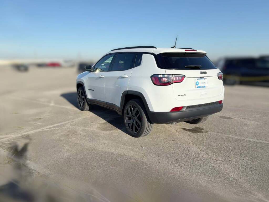 New 2026 Jeep Compass Latitude image 8