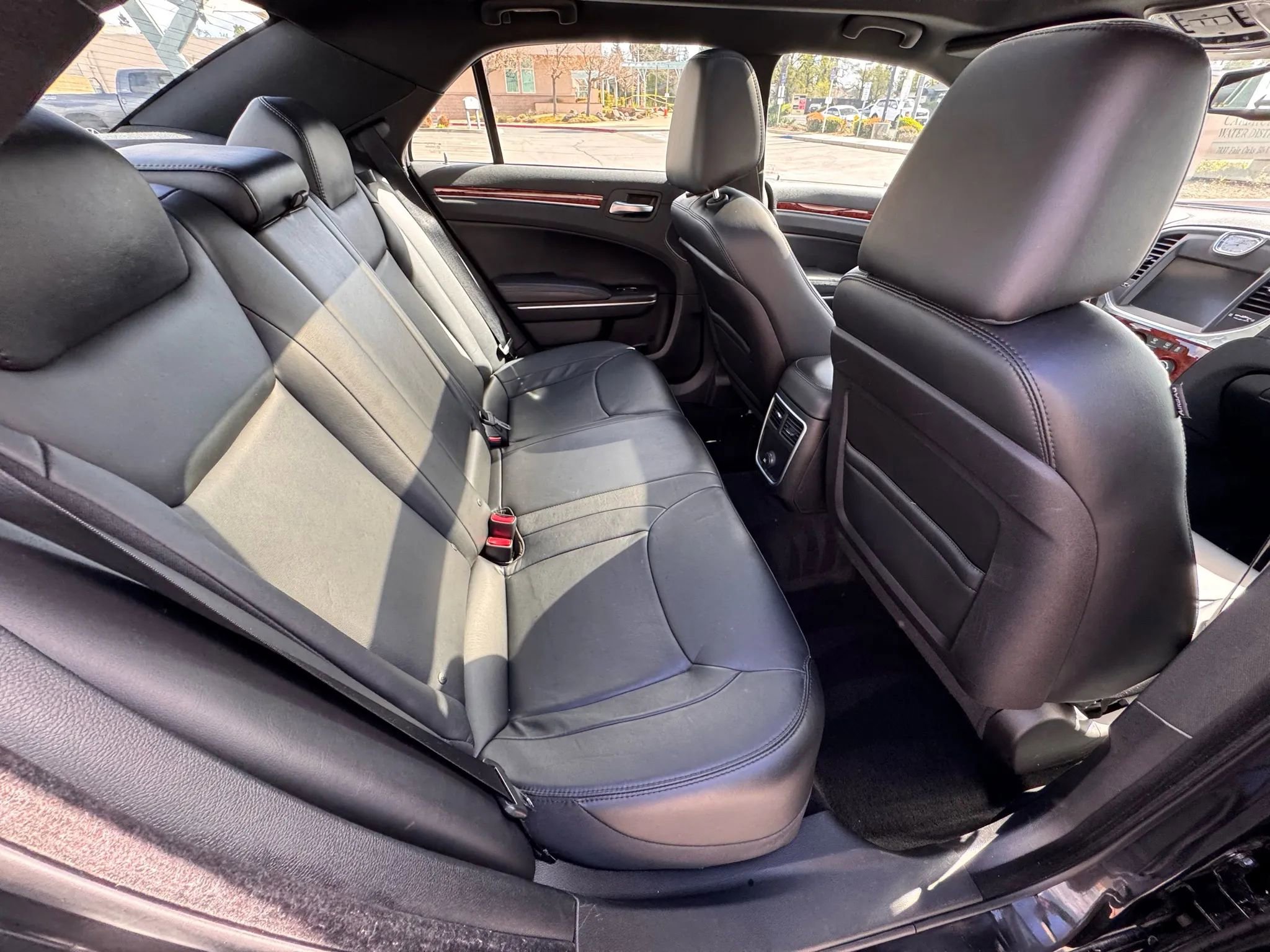 Used 2014 Chrysler 300 w/ Driver Convenience Group image 15