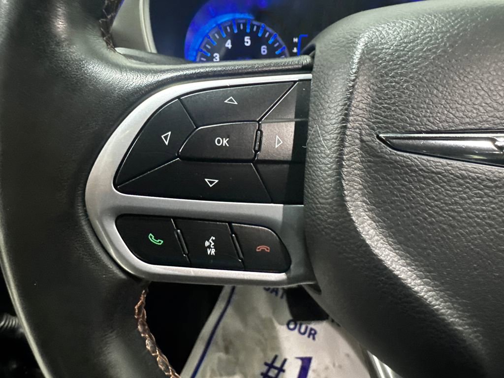 Used 2020 Chrysler Pacifica Touring-L FWD image 3