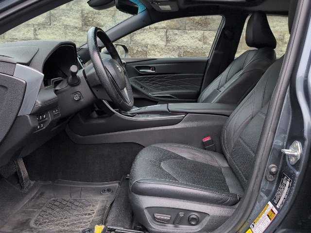 Used 2022 Toyota Avalon Limited image 12