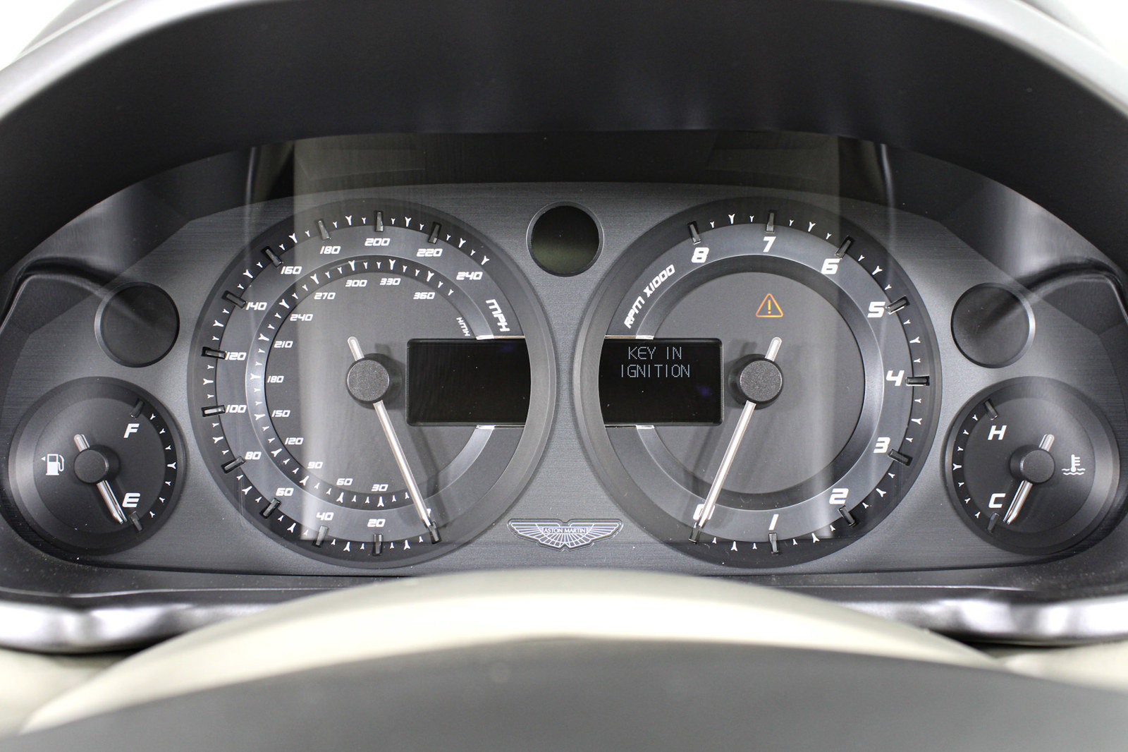 Used 2014 Aston Martin Vanquish Volante RWD image 41