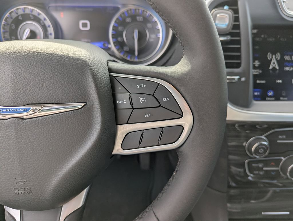 Used 2022 Chrysler 300 Touring image 23