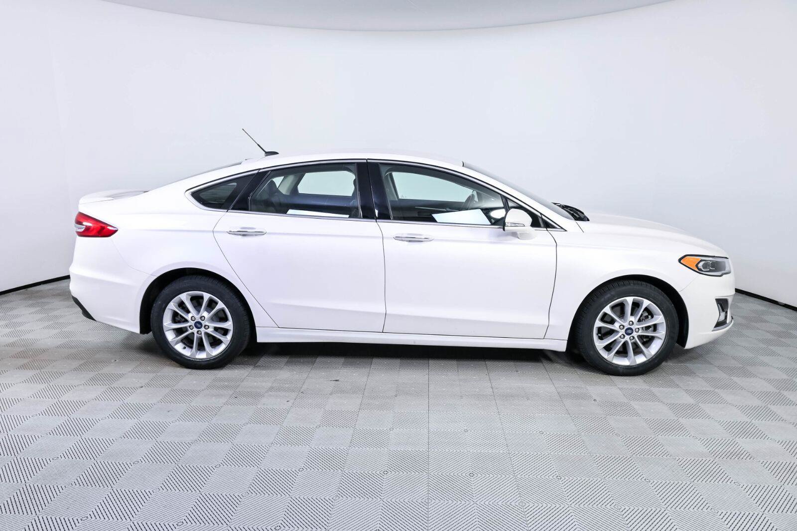 Used 2019 Ford Fusion Energi Titanium FWD image 25