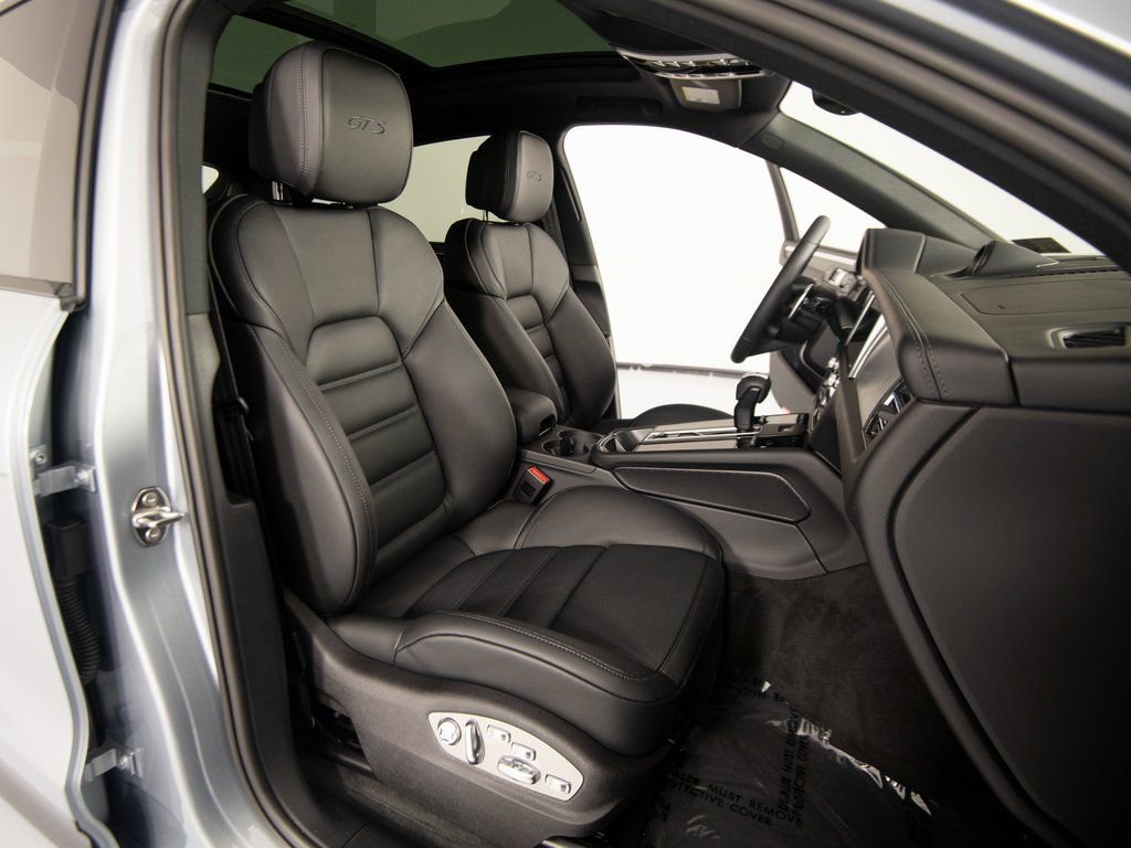 New 2026 Porsche Macan GTS image 30