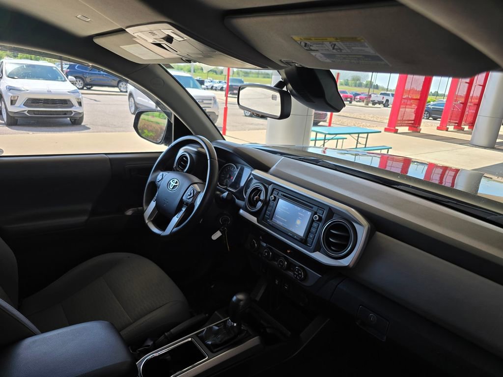 Used 2019 Toyota Tacoma SR5 AWD/4WD image 14