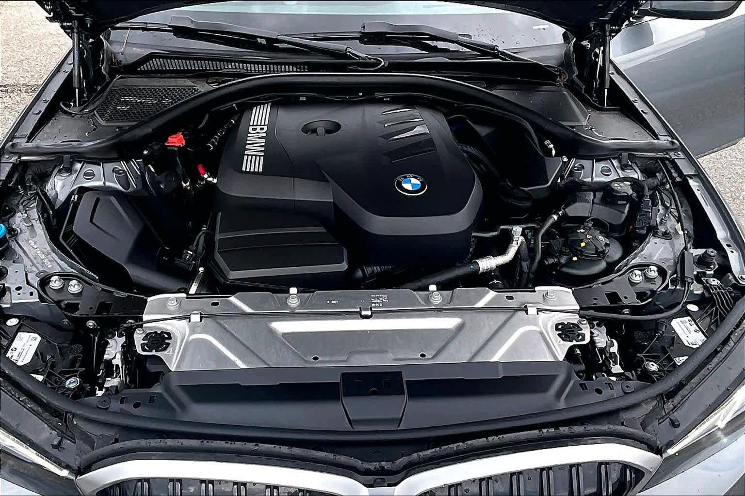 Used 2025 BMW 330i Sedan w/ Premium Package image 16