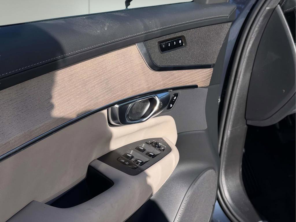 New 2026 Volvo XC90 T8 Plus w/ Protection Package Premier AWD/4WD image 17
