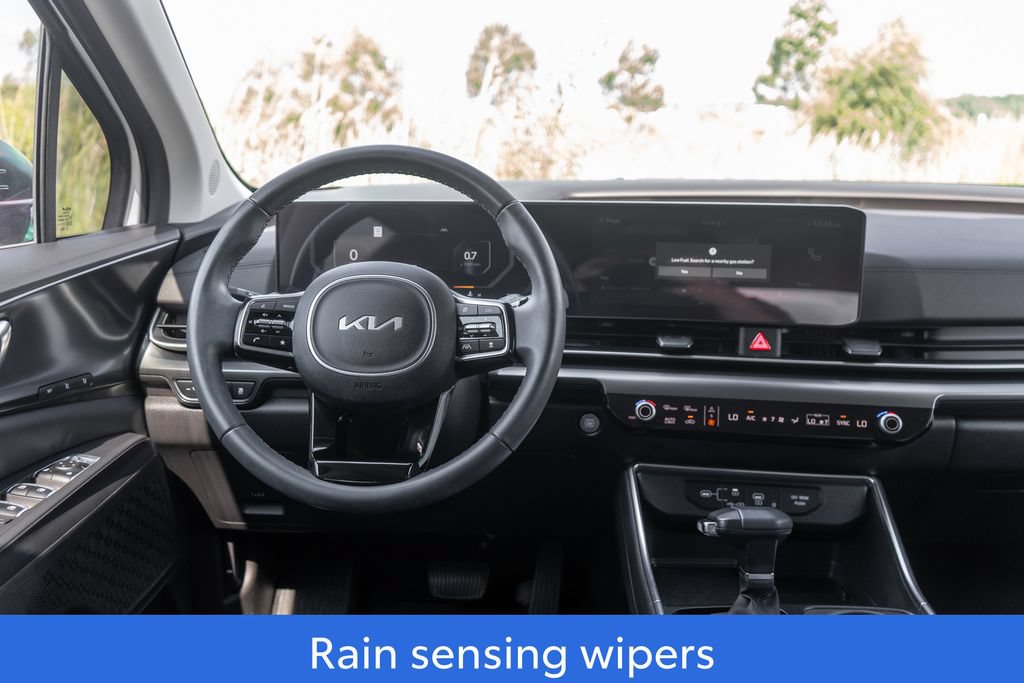 Used 2025 Kia Carnival SX w/ SX Dark Edition Package FWD image 17