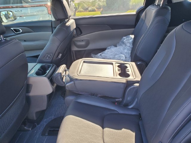 New 2026 Kia Carnival EX FWD image 10