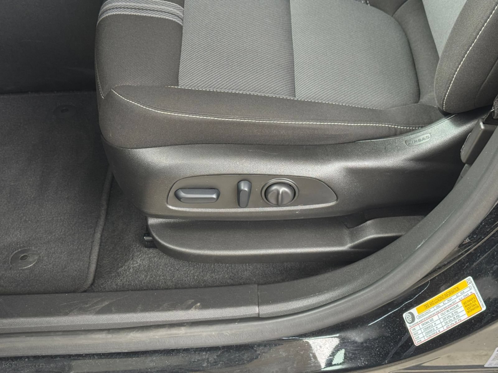 Used 2025 Chevrolet Blazer LT FWD image 22