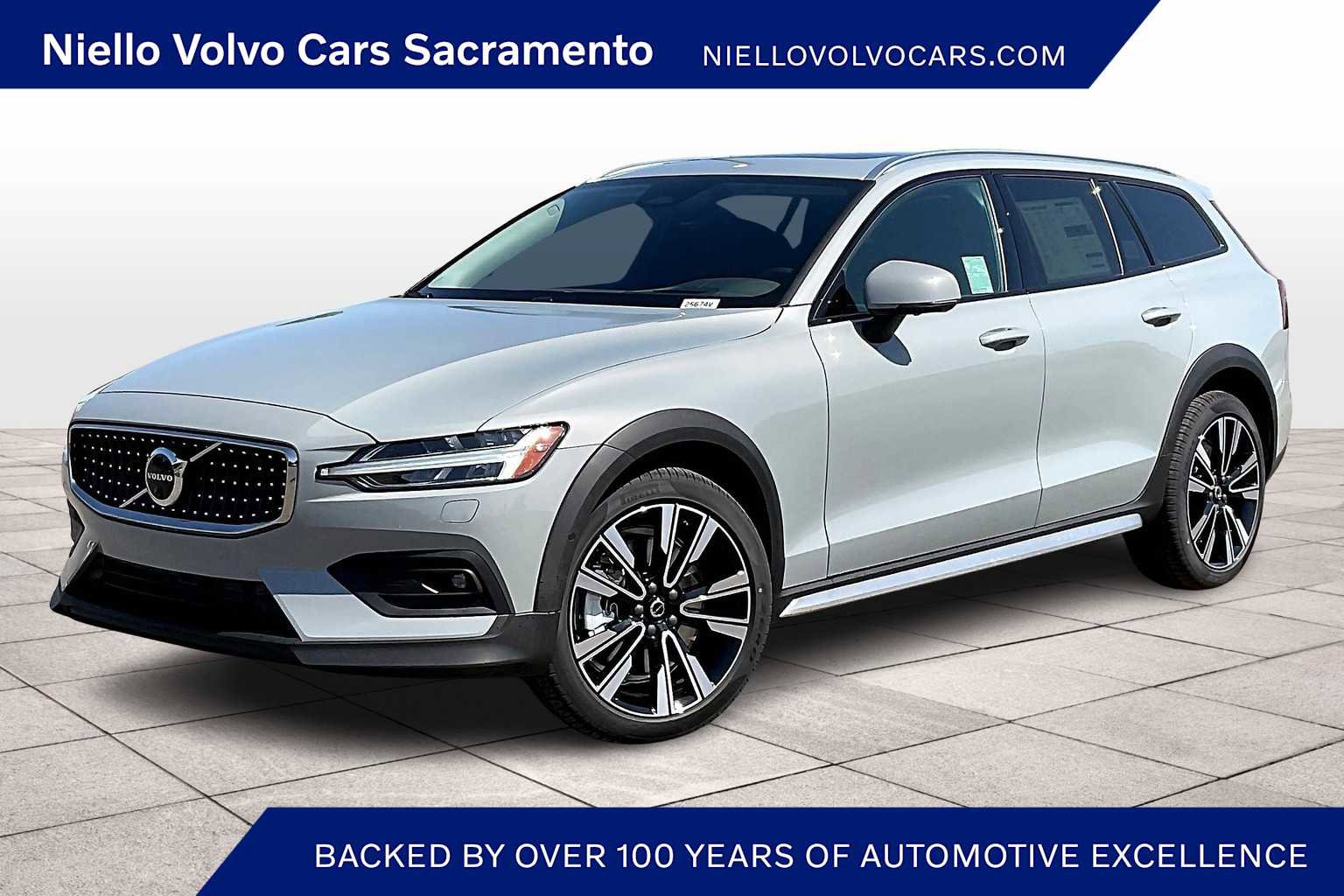 New 2025 Volvo V60 B5 Cross Country Ultra w/ Protection Package Premier
