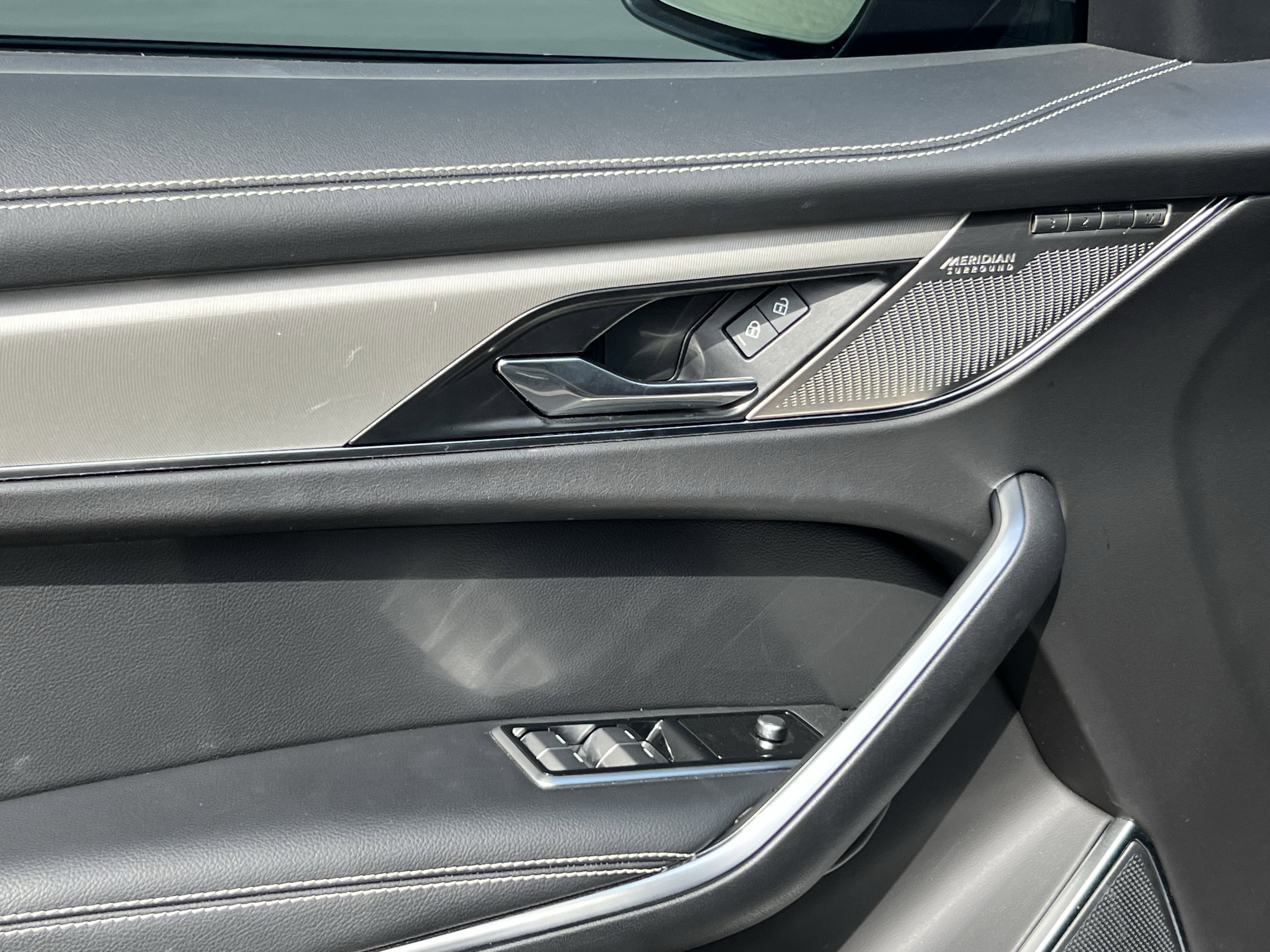 Certified 2025 Jaguar F-PACE R-Dynamic S image 13