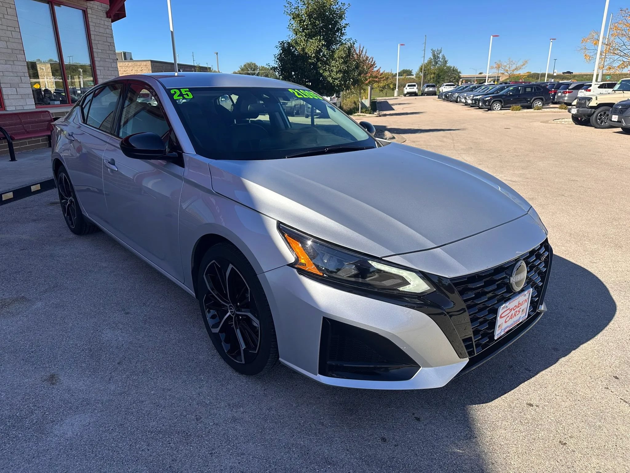 Used 2025 Nissan Altima 2.5 SR FWD image 3