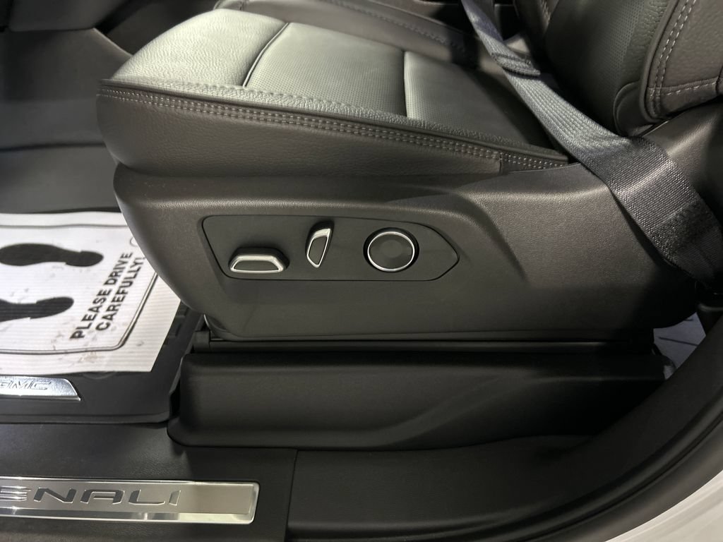 New 2026 GMC Yukon XL Denali w/ Advanced Technology Package AWD/4WD image 11