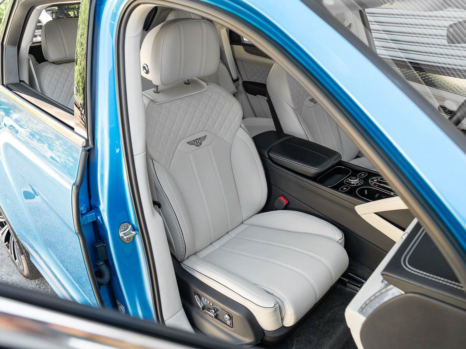 Used 2022 Bentley Bentayga AWD/4WD image 26