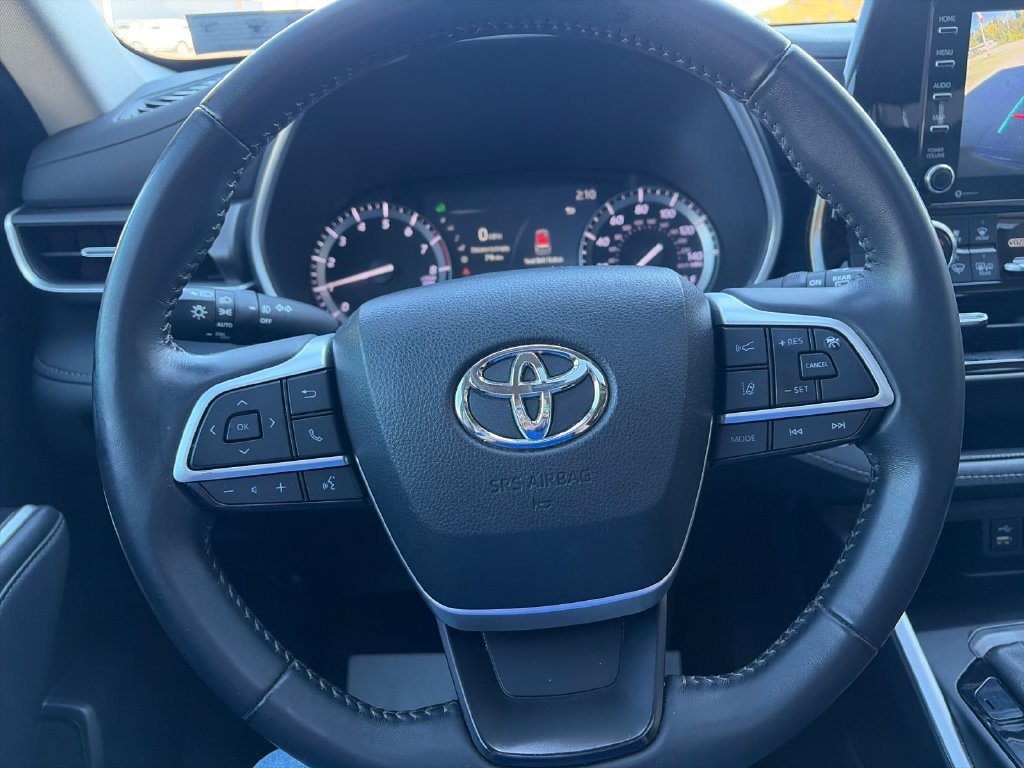 Used 2022 Toyota Highlander XLE AWD/4WD image 28