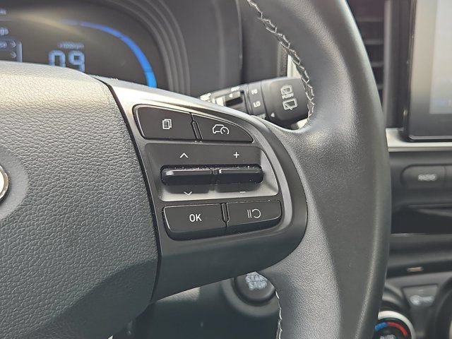 Used 2025 Hyundai Venue SEL FWD image 21