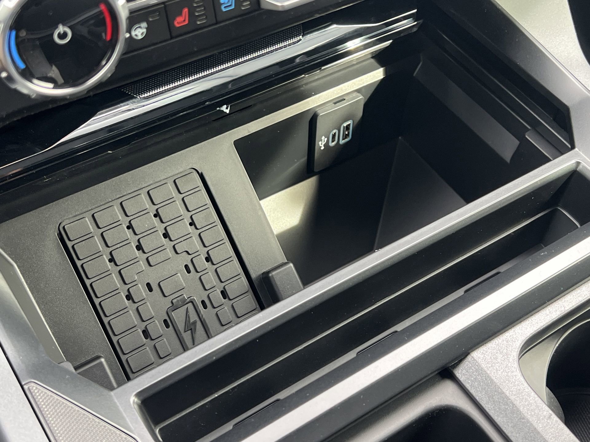 New 2026 Ford F350 Lariat w/ Black Appearance Package image 9