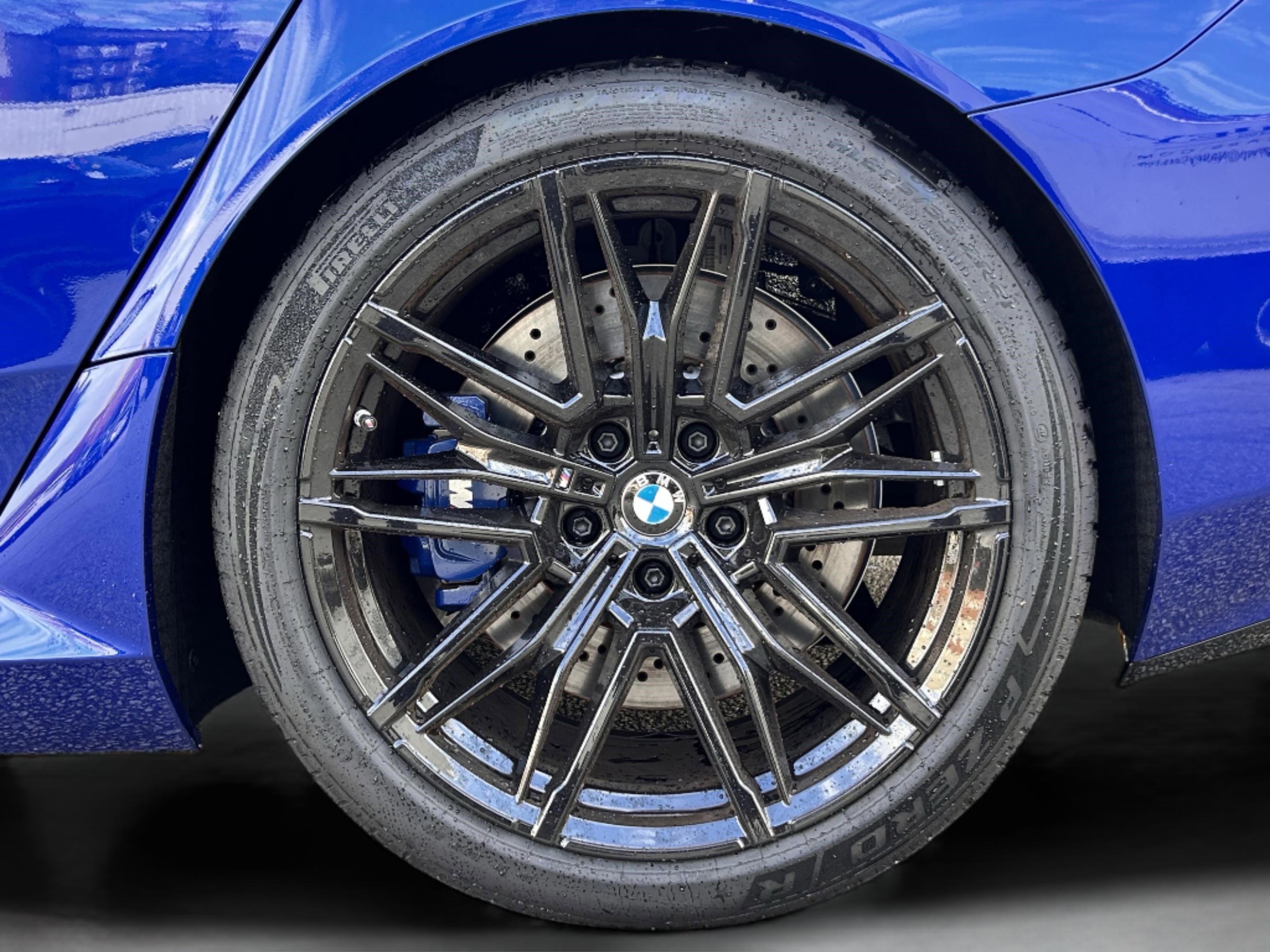 Used 2025 BMW M5 w/ Carbon Package image 9