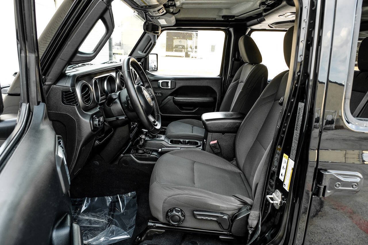 Used 2019 Jeep Wrangler Unlimited Sport S AWD/4WD image 4