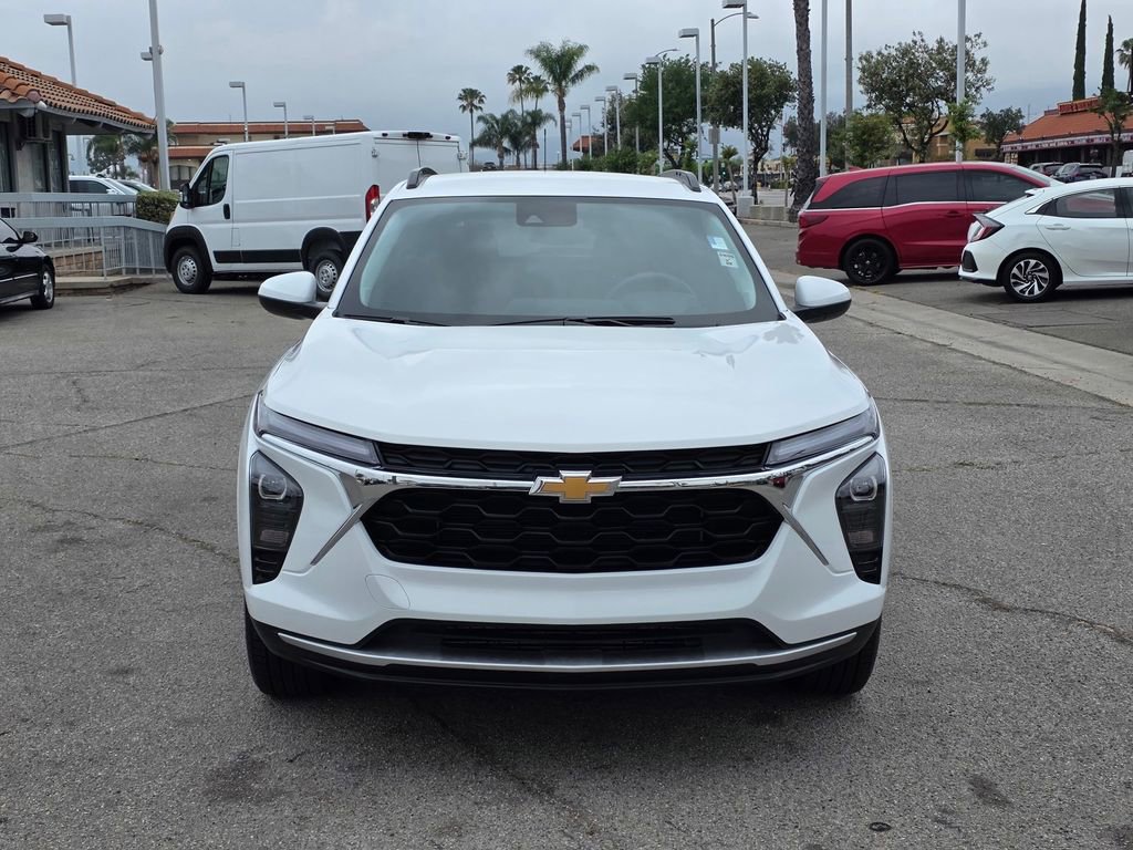 Used 2026 Chevrolet Trax LT FWD image 2