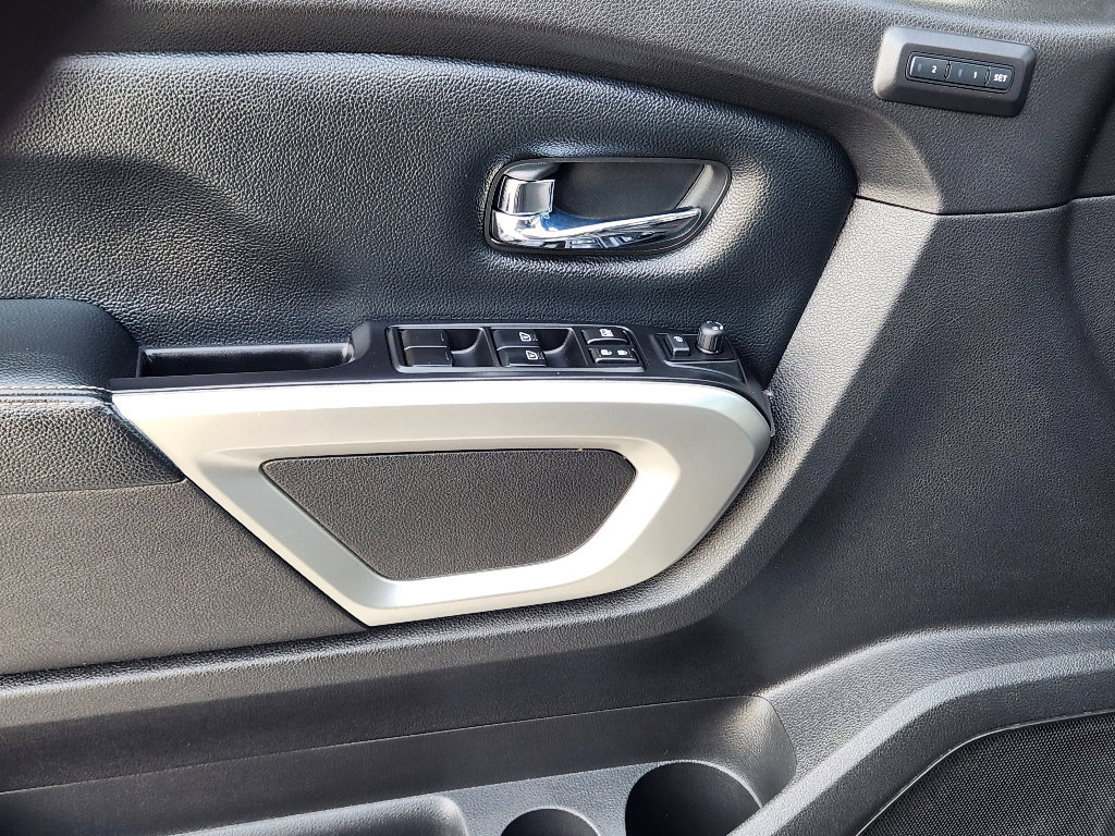 Used 2017 Nissan Titan SL image 23