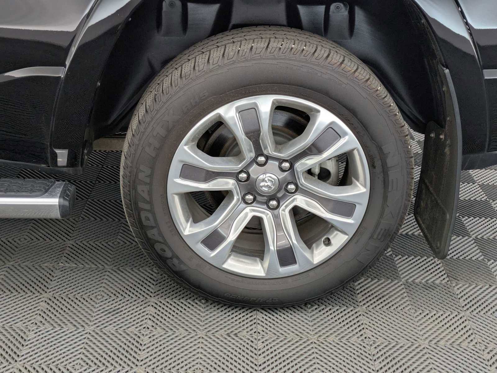 Used 2023 RAM 1500 Limited w/ Body-Colour Bumper Group AWD/4WD image 14